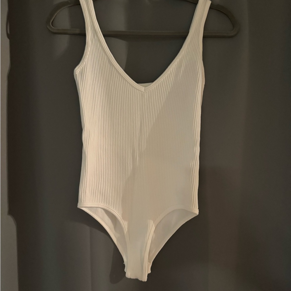 NWOT White Ribbed Bodysuit. Size Small